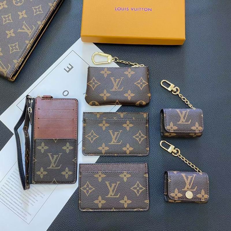LV suits 19